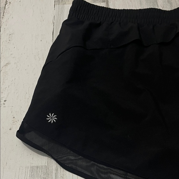 Athleta Mesh Racer Run 4” Shorts Size XL - Picture 9 of 11